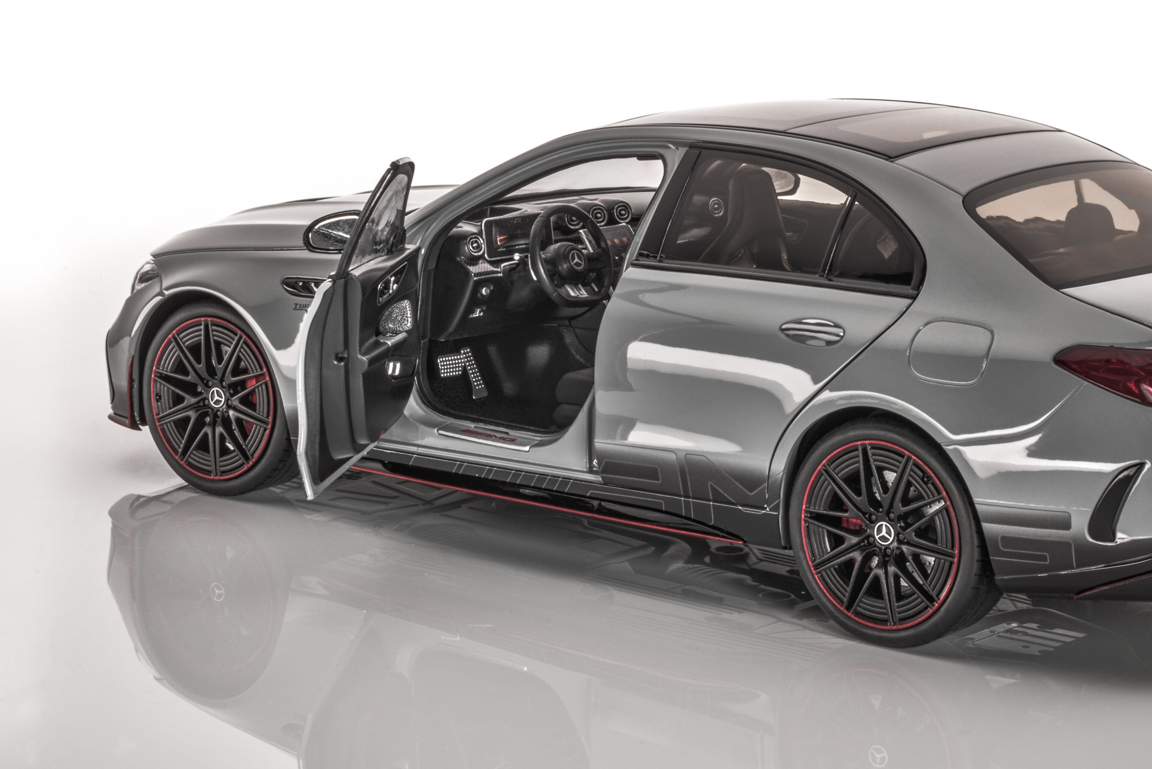 Mercedes-AMG C 63, W206 - MANUFAKTUR alpinegrijs uni, NZG, 1:18