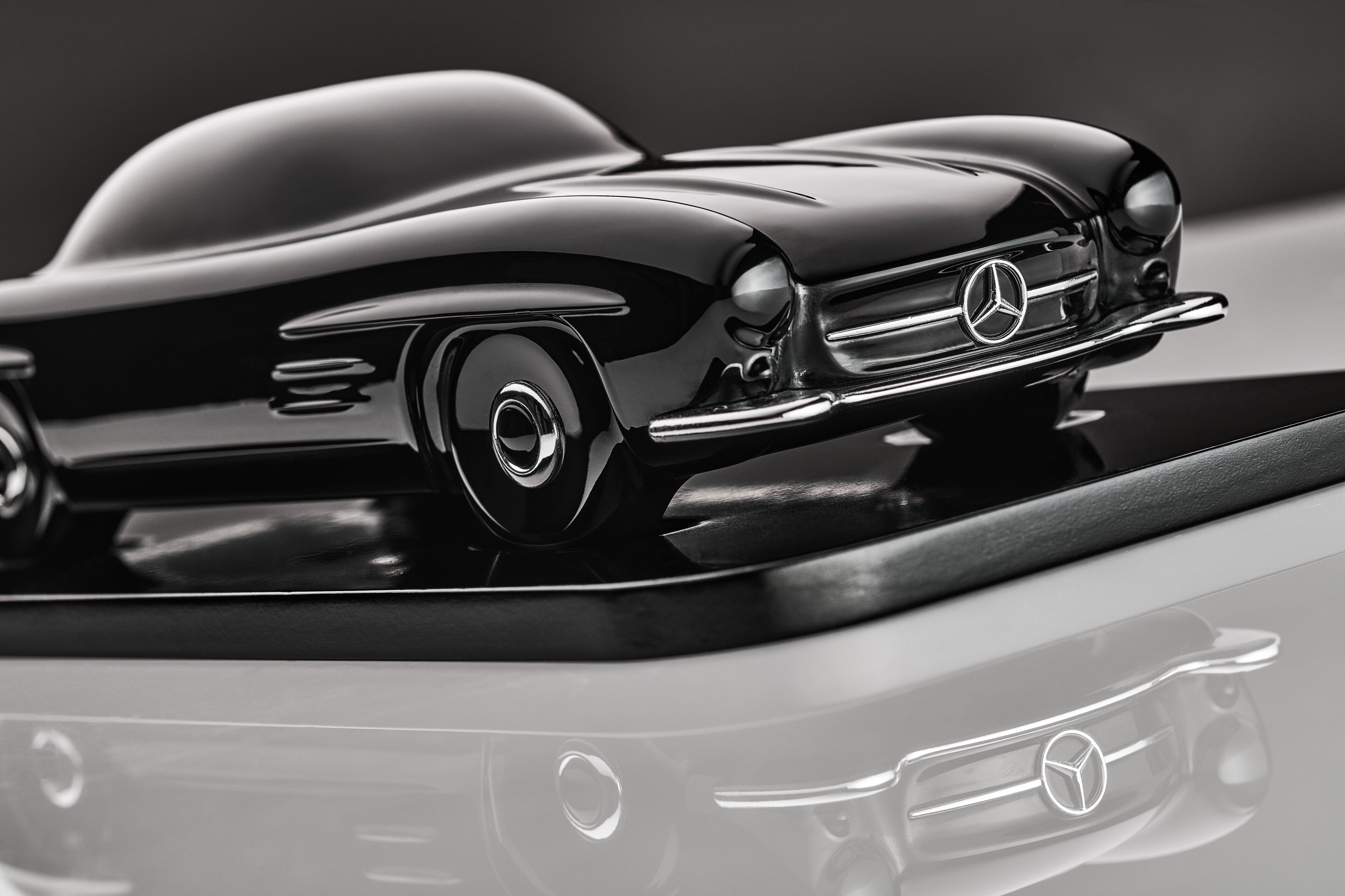 Sculpture 300 SL Coupé W 198 II (1957-1963) - zwart, Minichamps, 1:18