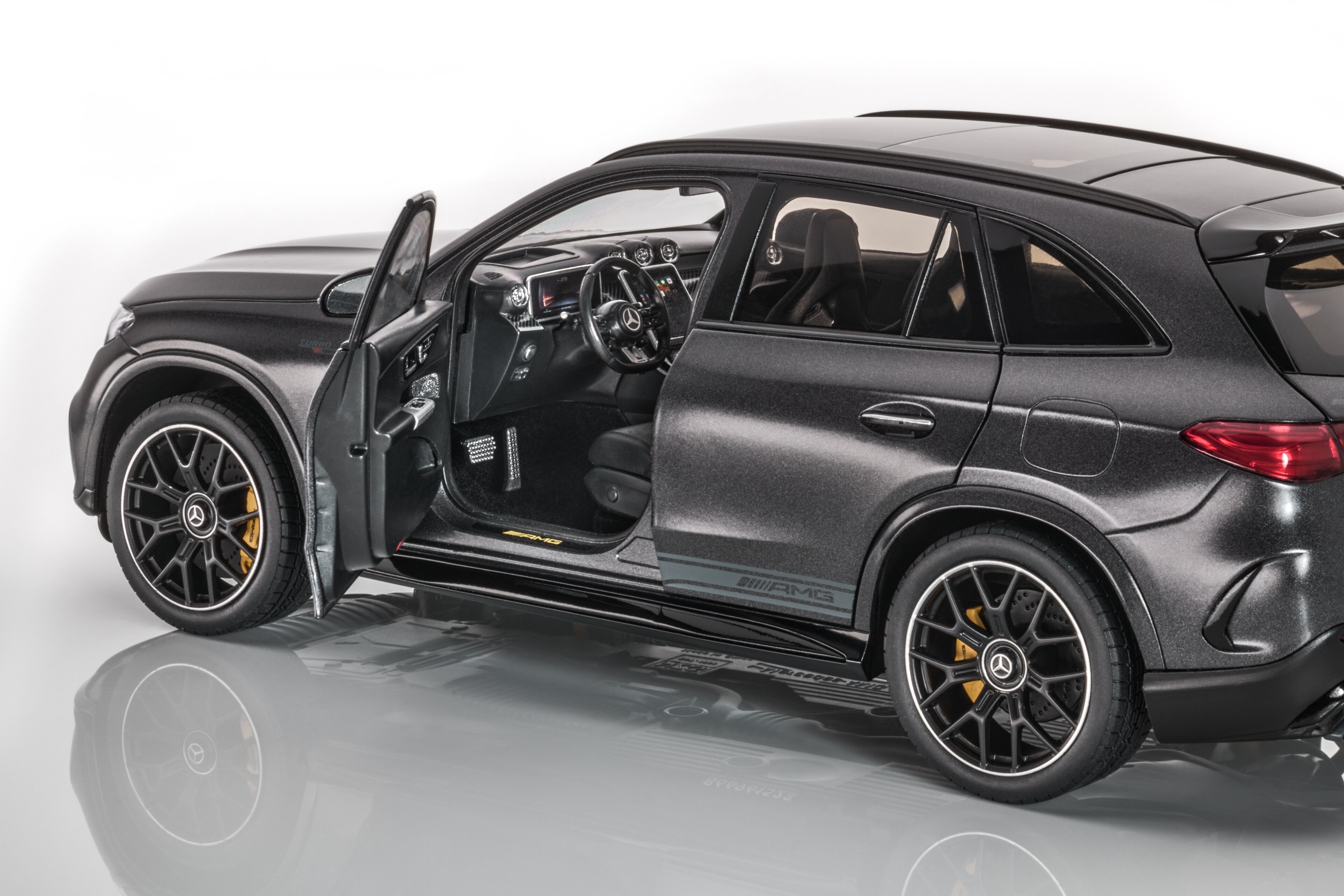 Mercedes-AMG GLC 63, S E PERFORMANCE, X254, edition #1 - MANUFAKTUR grafietgrijs magno, NZG, 1:18