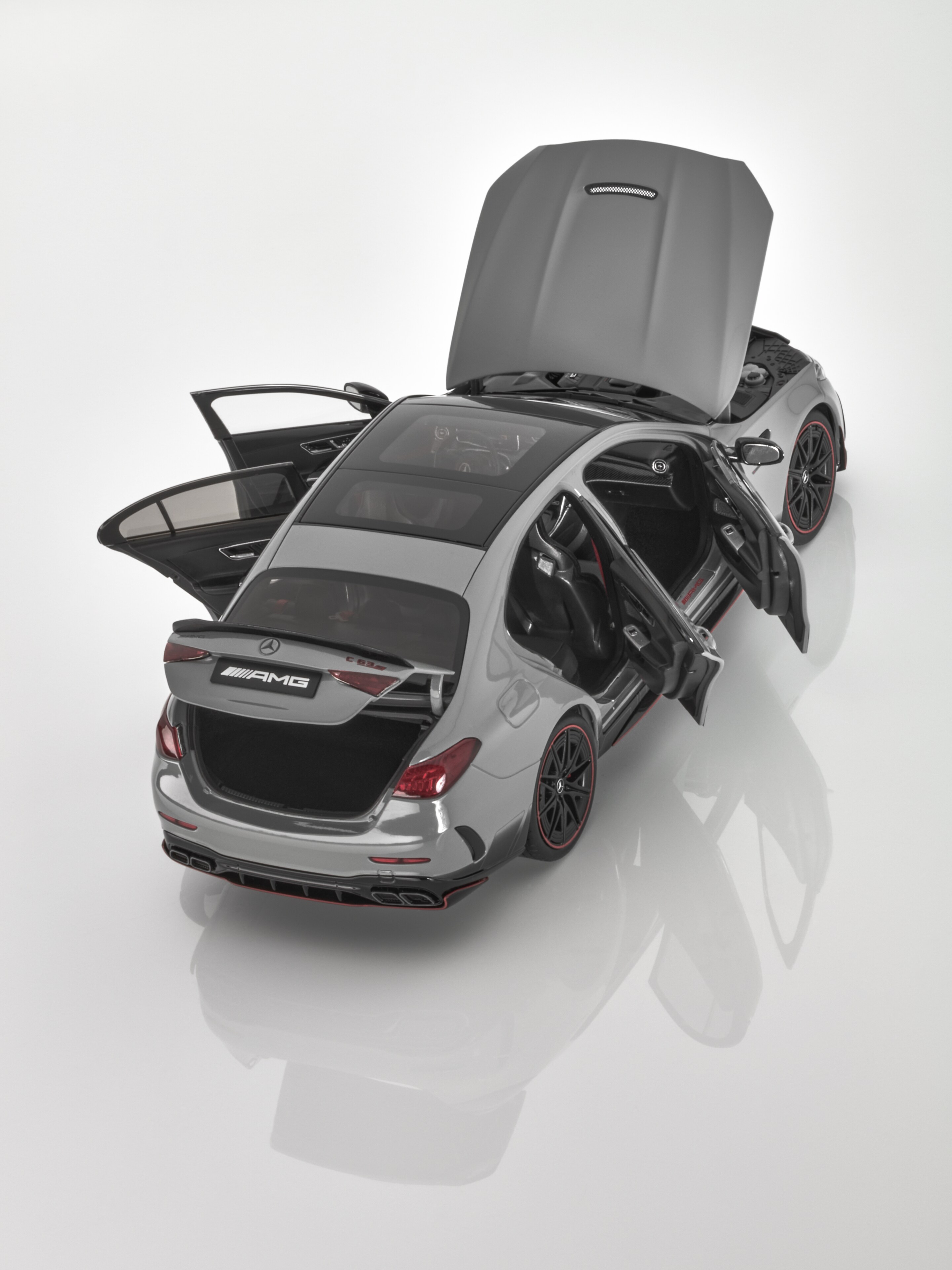 Mercedes-AMG C 63, W206 - MANUFAKTUR alpinegrijs uni, NZG, 1:18